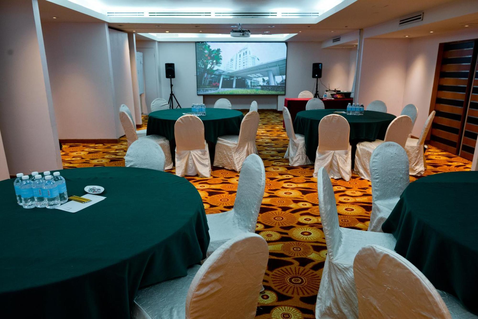 Parkcity Everly Hotel Bintulu Exterior photo