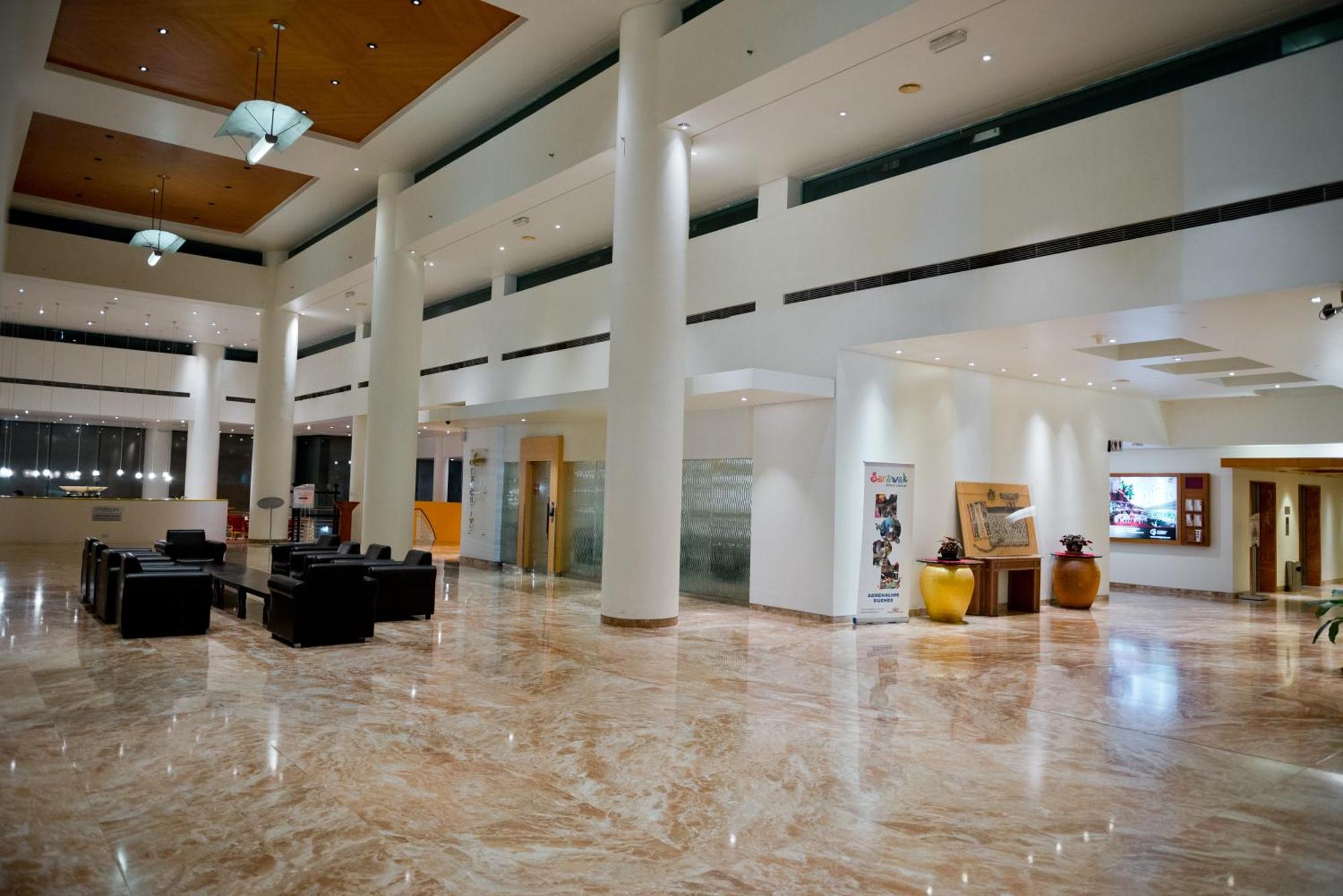 Parkcity Everly Hotel Bintulu Exterior photo