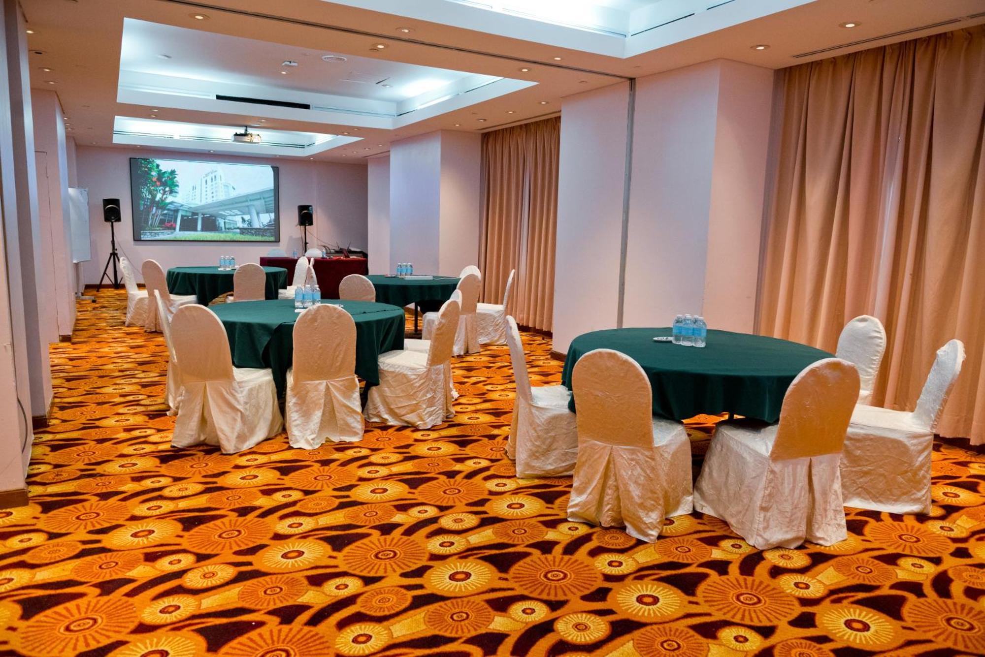 Parkcity Everly Hotel Bintulu Exterior photo