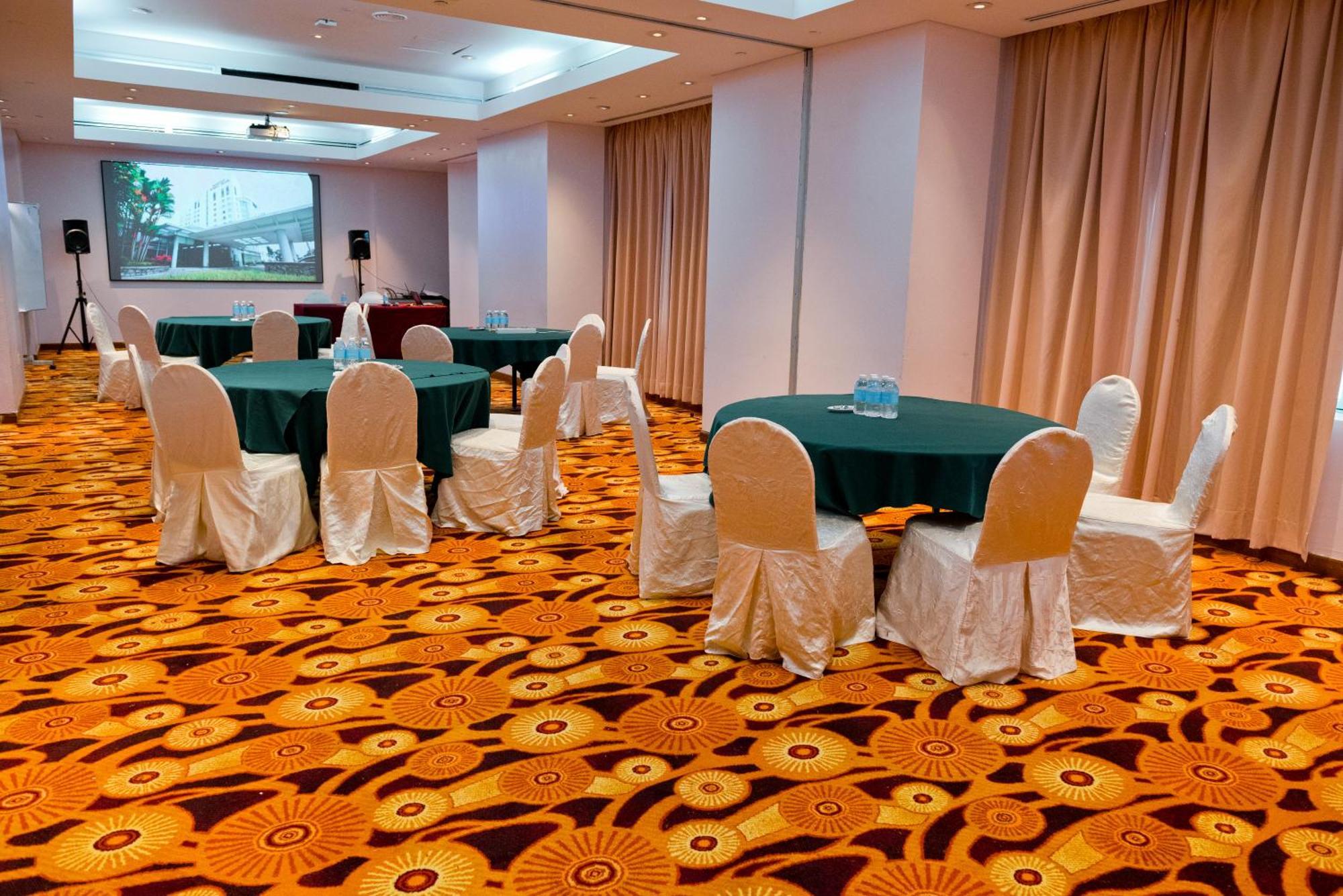 Parkcity Everly Hotel Bintulu Exterior photo