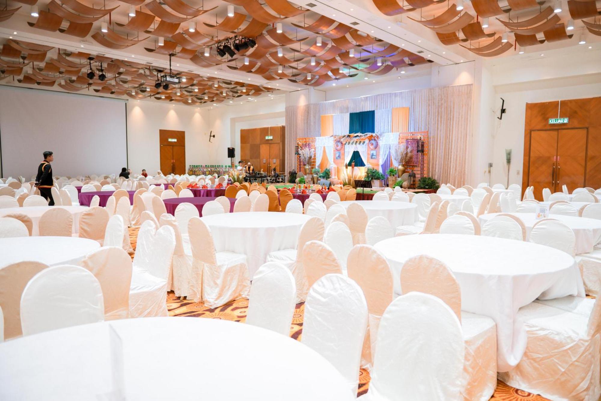 Parkcity Everly Hotel Bintulu Exterior photo